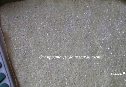 1. Этап. Рулет на сгущёнке с миндалём: Выпекайте при 180*С 10 минут. Готовый бисквит присыпьте сахаром.