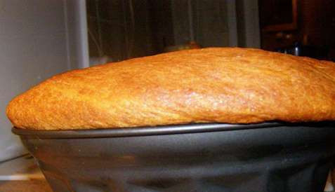 1. Этап. Пирог Брилья-Саварен: Кладем тесто в форму смазанную маслом. Выпекаем в духовке 50 минут, температура 180 градусов.