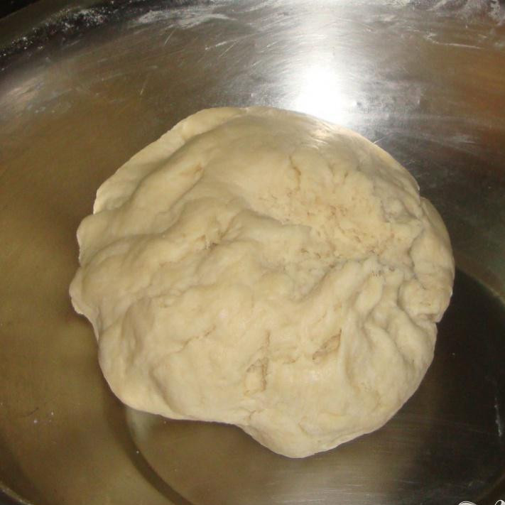 1. Этап. Пончики Бадуша: Замешивайте минуту две.