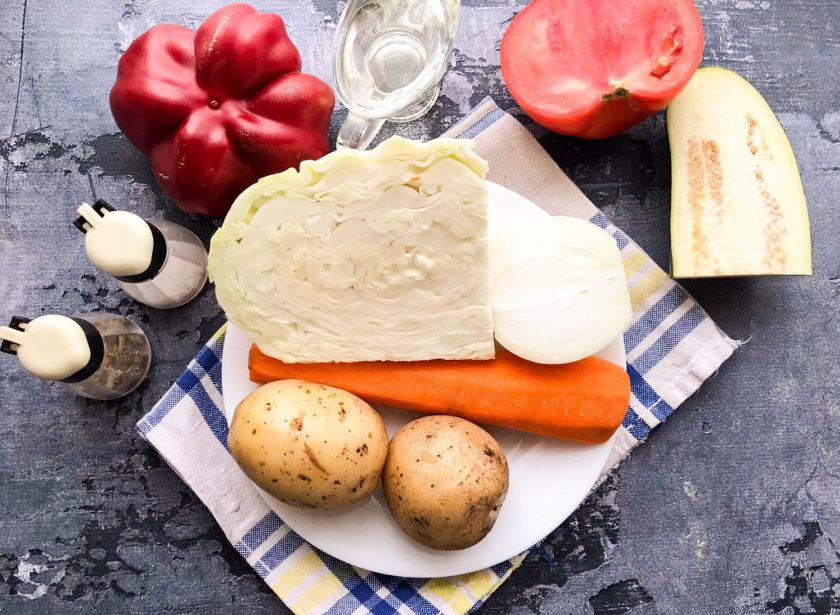 1. Этап. Овощное рагу с капустой и фасолью: Подготовьте все необходимые ингредиенты.