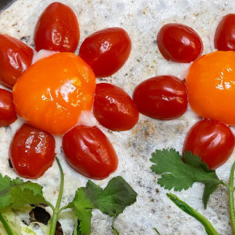 Яичница в форме цветка