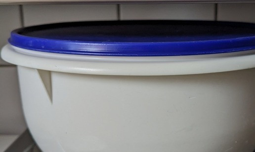 1. Этап. Полбяной хлеб с квасом: Поставить в тёплое место для подъёма, я ставлю сверху на кофеавтомат на подогрев.