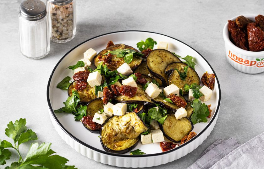 1. Этап. Салат с баклажанами и вялеными помидорами: Салат с баклажанами и вялеными помидорами готов, приятного вам аппетита!