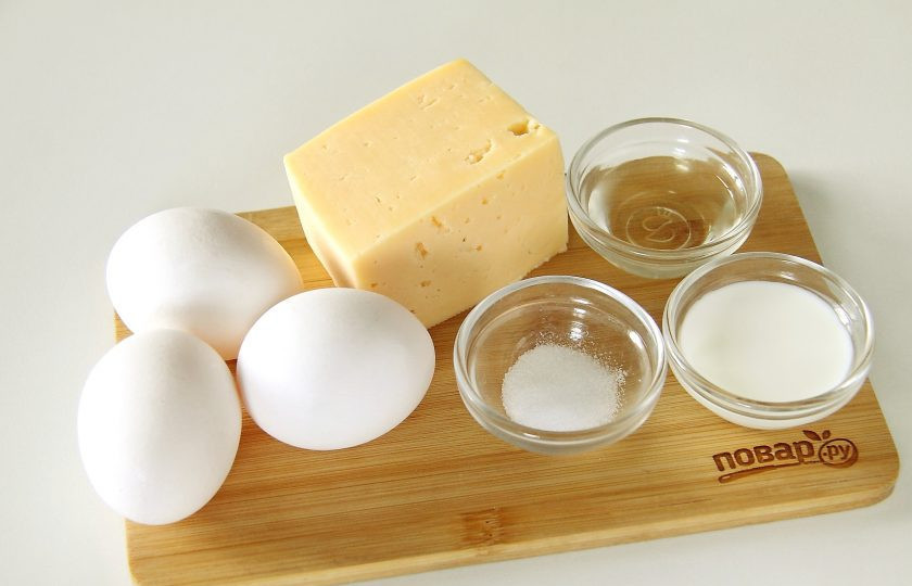 1. Этап. Яичные блины с сыром: Подготовьте все ингредиенты.