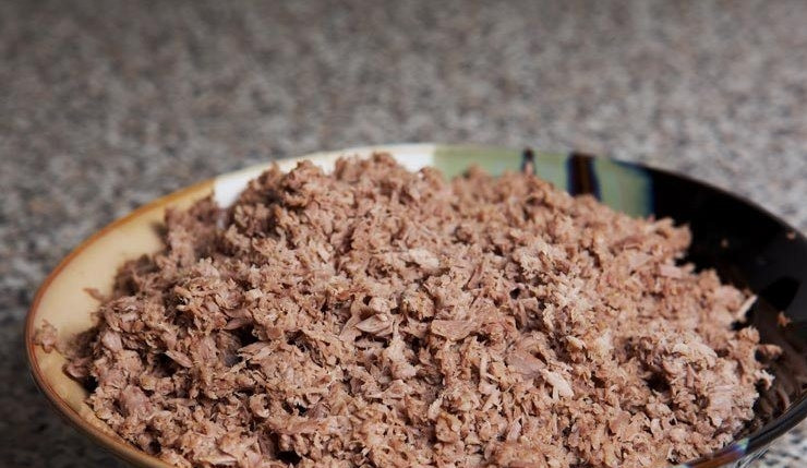 1. Этап. Макароны по-флотски оригинальные: Говядину отварите до готовности в подсоленной воде. Остудите ее, слейте жидкость и при помощи блендера или мясорубки превратите мясо в фарш.