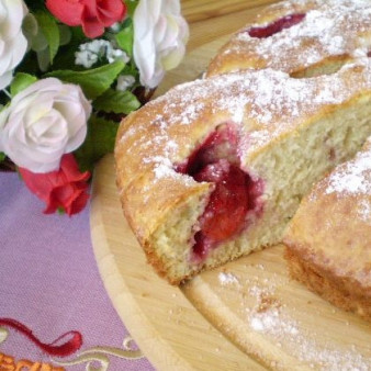 Клубничный пирог на кефире