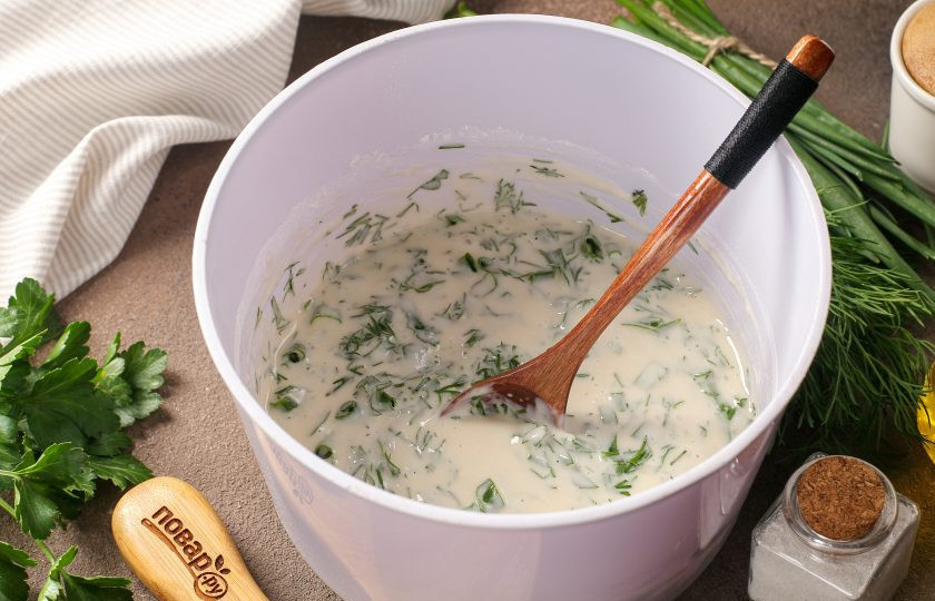 1. Этап. Лепёшки с зеленью на кефире на сковороде: Перемешайте всё ещё раз. Тесто готово.