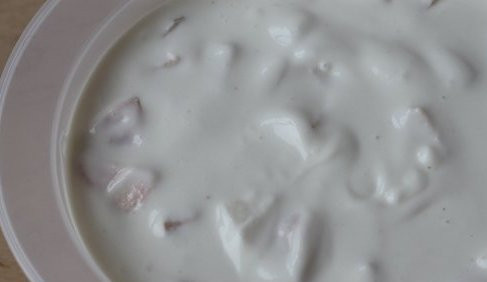 1. Этап. Творожная запеканка на пару: Теперь перекладываем все в форму для приготовления риса (она должна быть без дырочек).