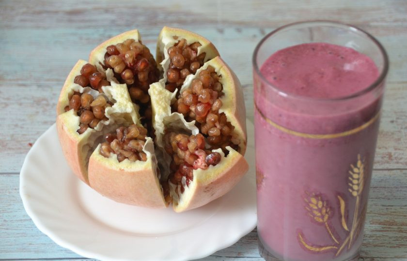 1. Этап. Смузи с гранатом: Готовый смузи перелейте в стаканы и насаждайтесь вкусом!