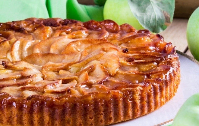 1. Этап. Пирог с творогом и яблоками: 10. Готовый пирог подаю уже остывшим, иначе яблоки при разрезании превратятся в кашу. Приятного аппетита!