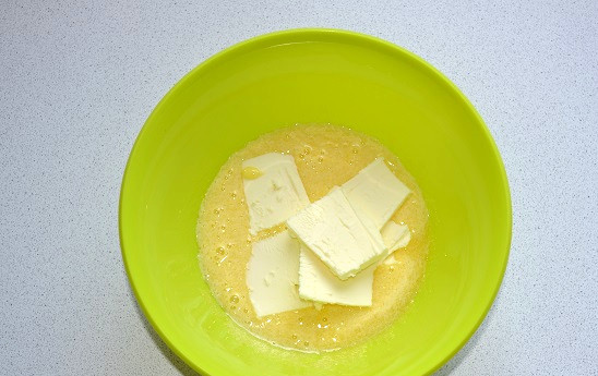 1. Этап. Торт Вера: Добавьте размягченное сливочное масло.