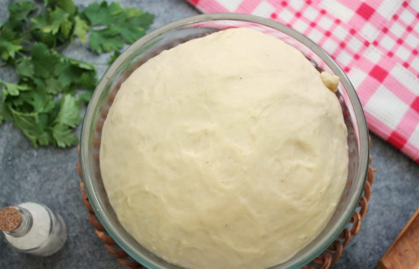 1. Этап. Пирожки с мясом и картошкой в духовке: Подошедшее тесто.