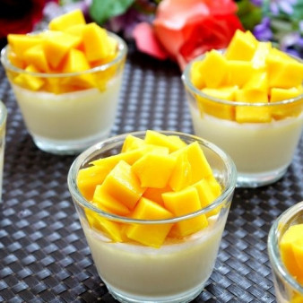 Кокосовое желе с манго