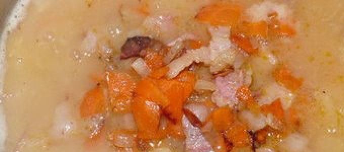 1. Этап. Суп Лондондерри: Перекладываем овощи и бекон к бульону, добавляем горох. Соль и перец по вкусу. Варим 40 минут.