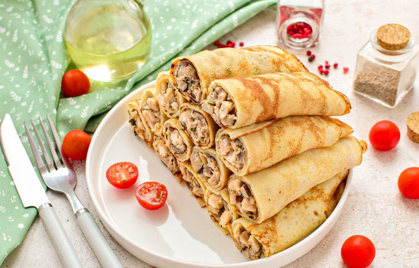 1. Этап. Блины купеческие: Разрежьте каждую трубочку напополам и подавайте к столу. Приятного аппетита!