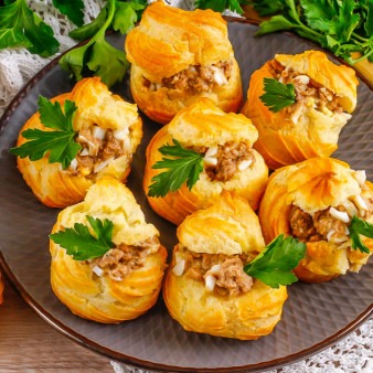 Профитроли с тунцом