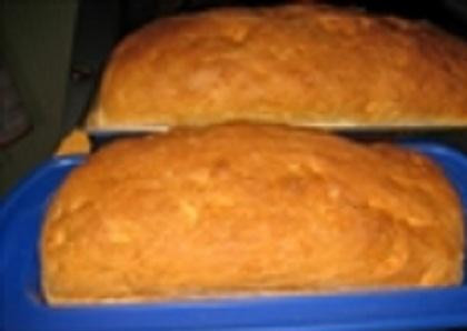 1. Этап. Быстрый домашний хлеб: 4. Поставить формы в духовку. Выпекать хлеб, пока не покроется румяной корочкой при температуре 180 градусов. Рецепт выпечки хлеба очень простой. Готовится хлеб быстро и получается очень вкусный с хрустящей корочкой и мягкий внутри.