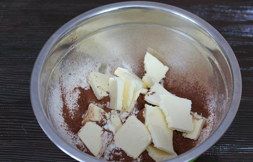 1. Этап. Мраморное печенье: Кладем мягкое сливочное масло.