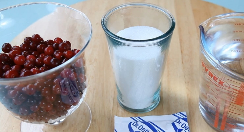 1. Этап. Клюквенный мусс: 1. Подготовьте все необходимые ингредиенты.