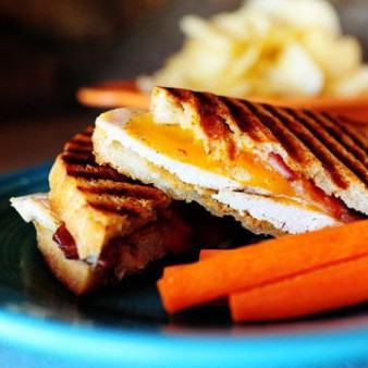 Панини с курицей и беконом