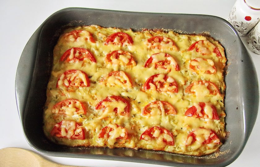 1. Этап. Овощная запеканка в духовке: Овощная запеканка готова. Даем ей немного остыть, а затем нарезаем и подаем к столу. В качестве гарнира или с любым любимым соусом как самостоятельное блюдо.