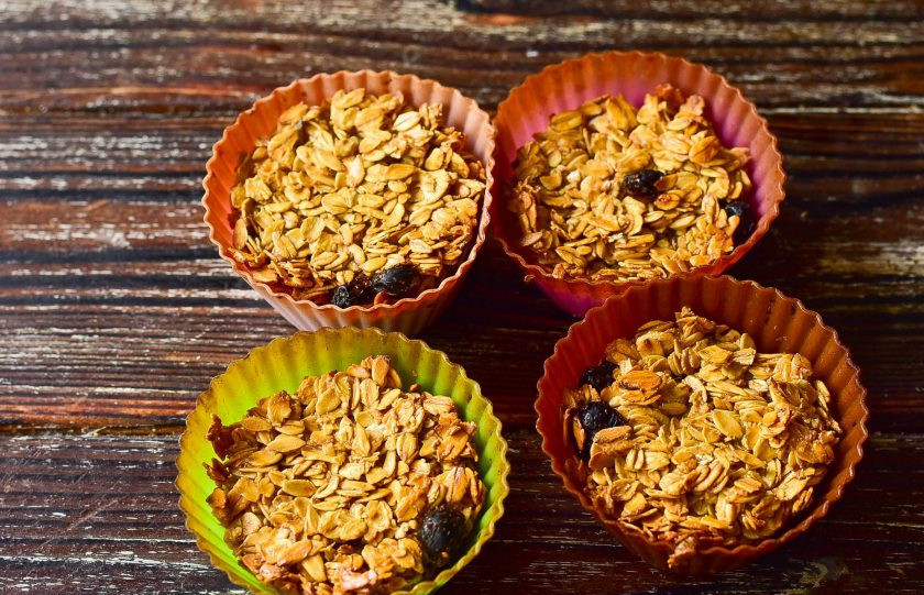 1. Этап. Маффины Фитнес: Отправьте их в разогретую до 190 градусов духовку на 20-25 минут.