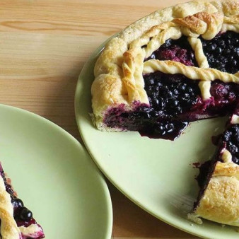 Дрожжевое тесто с ягодами