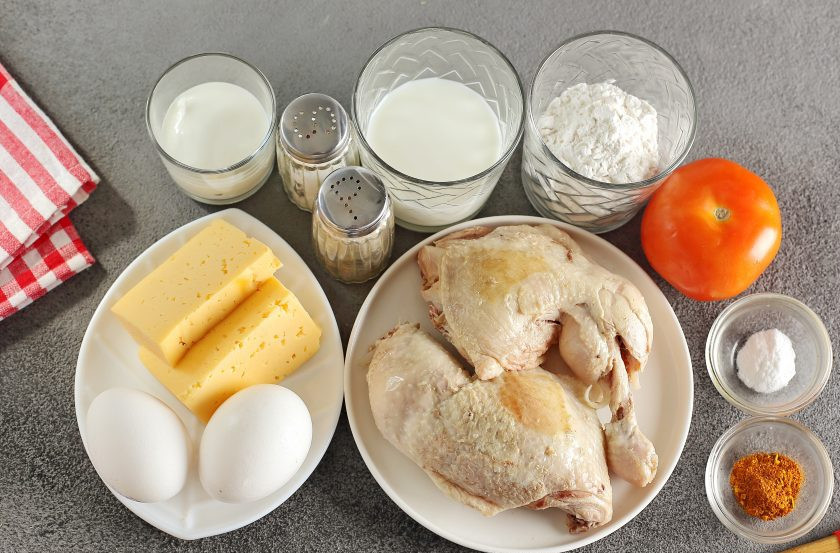 1. Этап. Запеканка из вареной курицы: Подготовьте все ингредиенты. Курицу отварите заранее в подсоленной воде и дайте немного остыть. Подойдет как готовое филе, так и любые части курицы. У меня окорочка.