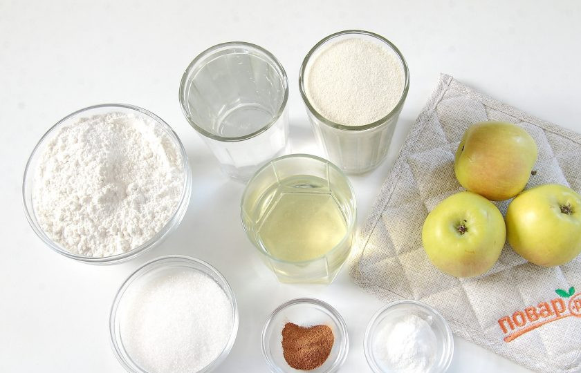 1. Этап. Диетический пирог с яблоками: 1. Подготовьте все ингредиенты.