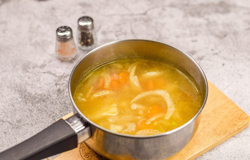 1. Этап. Крем-суп из фенхеля: Спустя время снимите кастрюлю с огня.