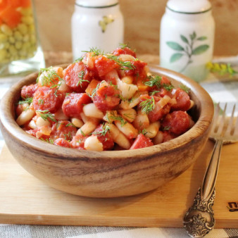 Фасоль с охотничьими колбасками