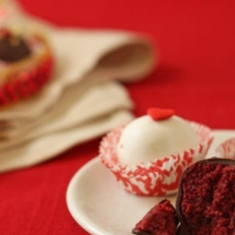 Пирожные с брусникой и сметаной