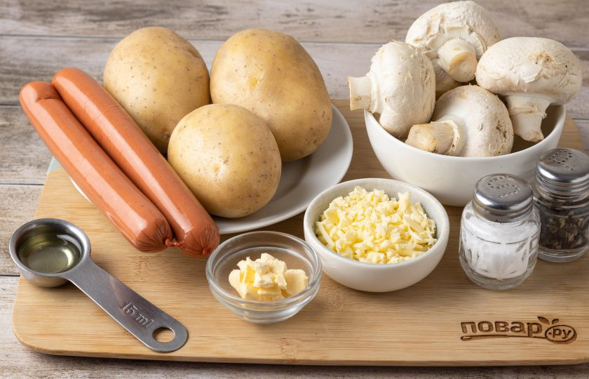 1. Этап. Картофельная запеканка с сосисками и грибами: Подготовьте все ингредиенты.