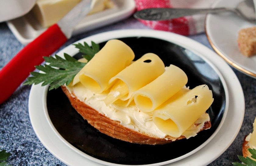 1. Этап. Бутерброды с маслом и сыром: Приятного аппетита!