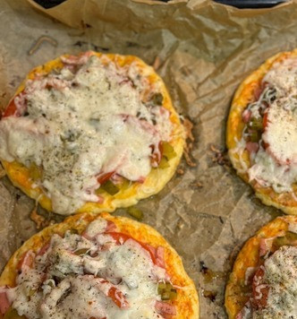 1. Этап. Мини пиццы на творожной основе: Мини пиццы готовы