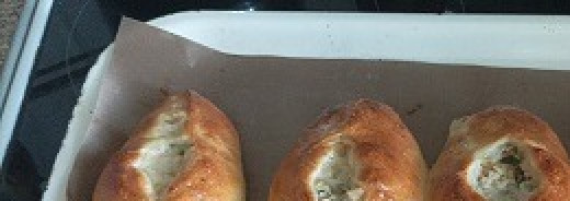 1. Этап. Расстегаи с индейкой: У меня осталось немного бульона, и я его разлила его в расстегаи по чайной ложке перед самой выпечкой, смазала взбитым яйцом. Выпекать 15-20 минут. Ориентируйтесь по своей духовке.