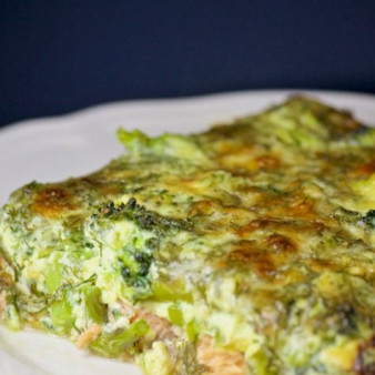 Фриттата с семгой и брокколи