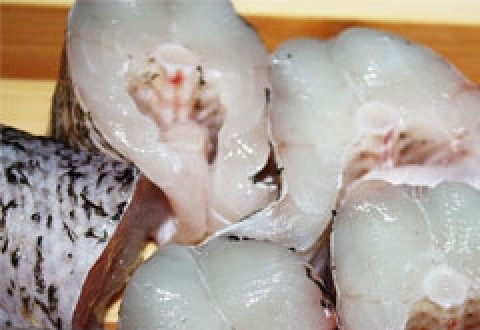 1. Этап. Жареная щука: Чистим, разделываем щуку. Режем на порционные куски.