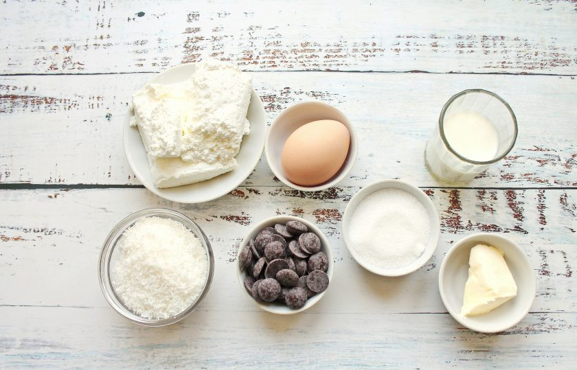 1. Этап. Творожная запеканка Баунти: Подготовьте все необходимые ингредиенты для приготовления творожной запеканки 