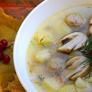 Суп из белых грибов на мясном бульоне