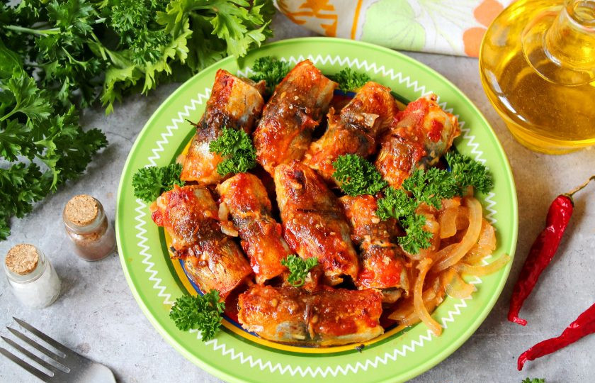 1. Этап. Салака в томате: Приятного аппетита!