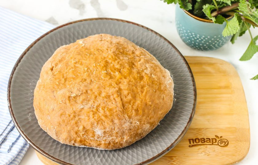 1. Этап. Имбирные пряники на жженом сахаре: Оно получится не таким жирным, как песочное тесто, и не таким пышным, как дрожжевое. Накройте тесто пищевой пленкой и оставьте на 30 минут.