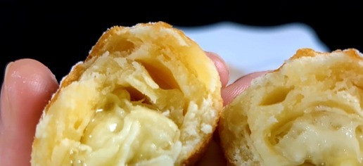 1. Этап. Жареные бананы в тесте: Переложите готовые бананы на бумажное полотенце, чтобы удалить излишки масла. Перед подачей посыпьте сахарной пудрой. Приятного аппетита!