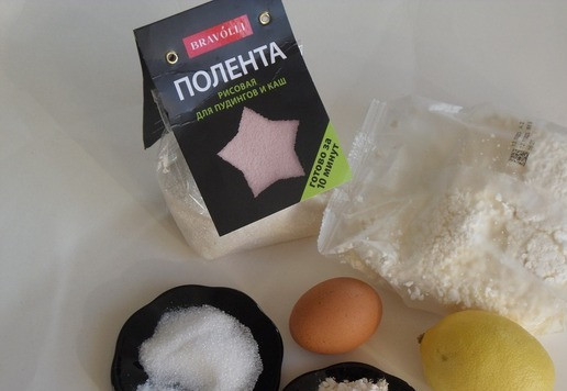 1. Этап. Вареники Ленивые с рисовой полентой: Продукты, которые мне потребуются. Вареники готовятся очень быстро, поэтому пока буду делать тесто, ставлю на плиту кастрюлю с водой. На 1 л воды добавляю 1 ч. л. соли.