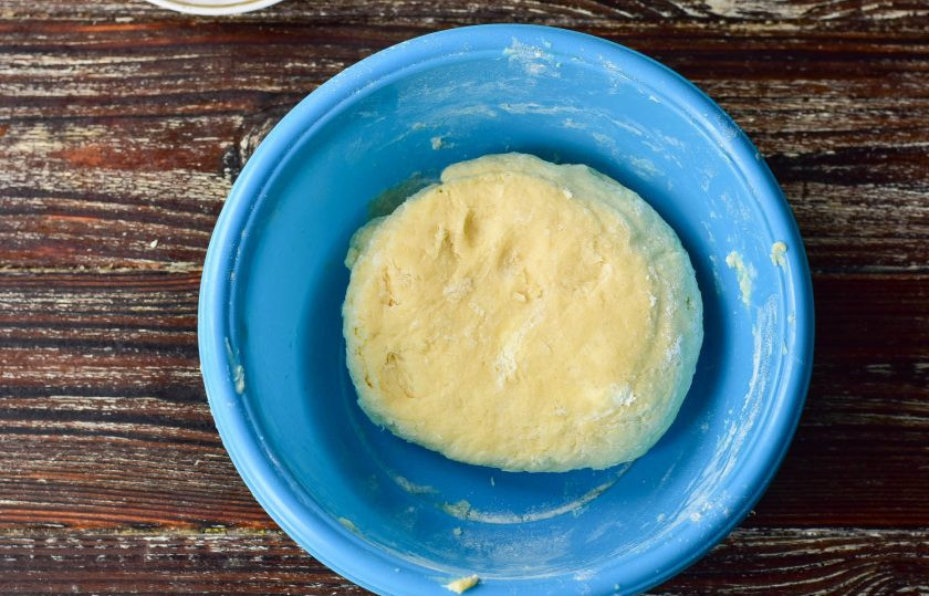 1. Этап. Печенье Королевское: Замесите тесто.