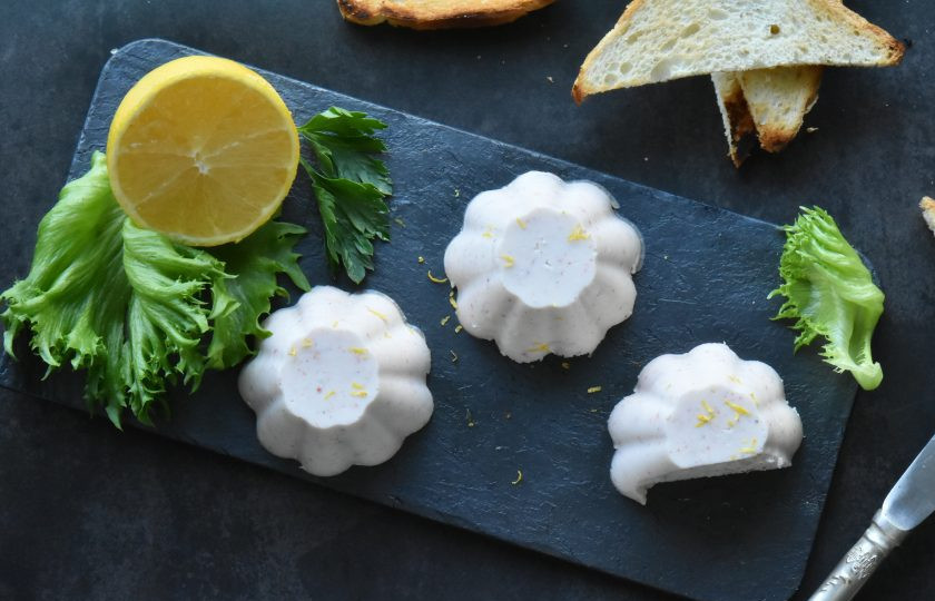 1. Этап. Суфле из креветок и крабовых палочек: Данная версия рецепта — универсальная и бюджетная, но от этого не менее вкусная!