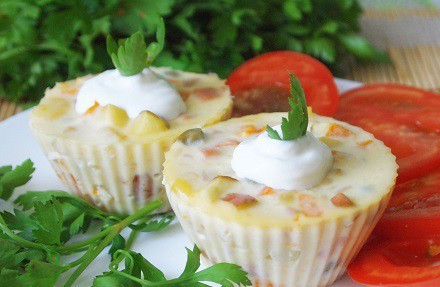 1. Этап. Салат в желе: 9. Перед подачей достаем салат из формочек, украшаем и подаем к столу.