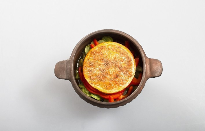 1. Этап. Телятина в горшочках: Запекайте в разогретой до 200 градусов духовке час. Подавать можете прямо в горшочке. Приятного аппетита!