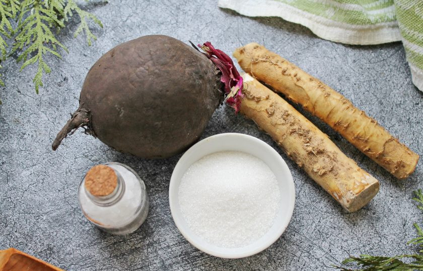 1. Этап. Хрен со свеклой без уксуса: Подготовьте все необходимые ингредиенты для приготовления хрена со свеклой без уксуса.