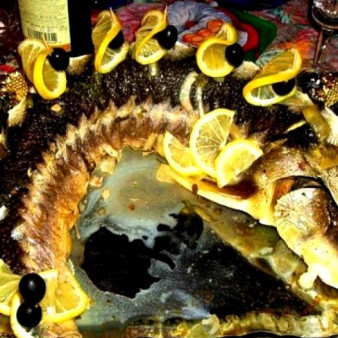 Стерлядь, запеченная целиком